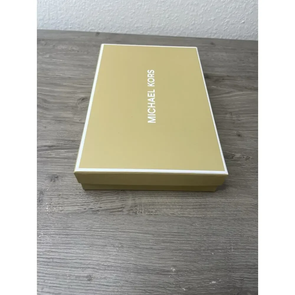 NWT Michael Kors Giftable Boxed Set - Jet Set Travel Coin Pouch & AirPods Case